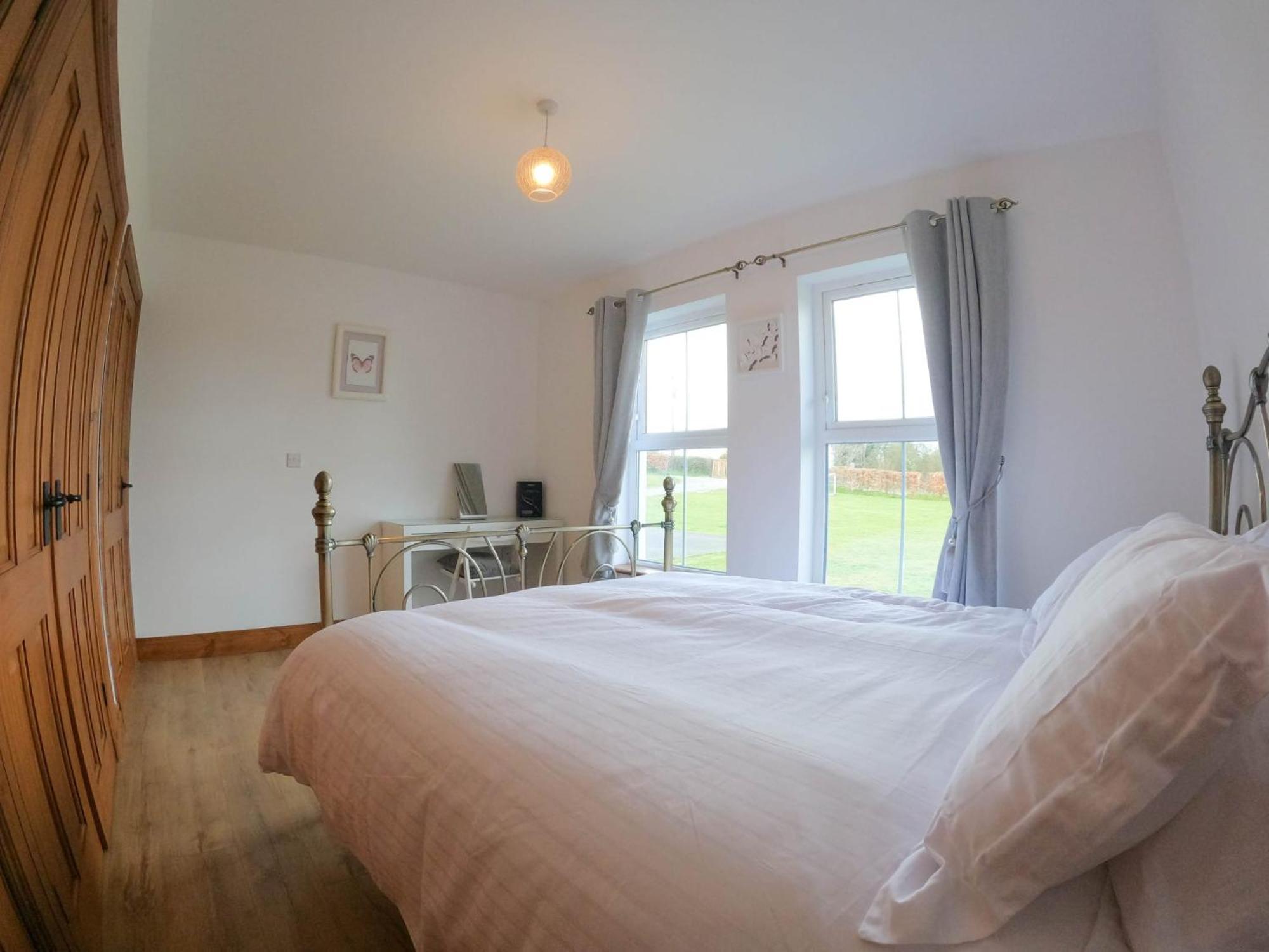 The Heights & Hollows Farmhouse, Saul, Downpatrick, Sleeps 14 Chambre photo